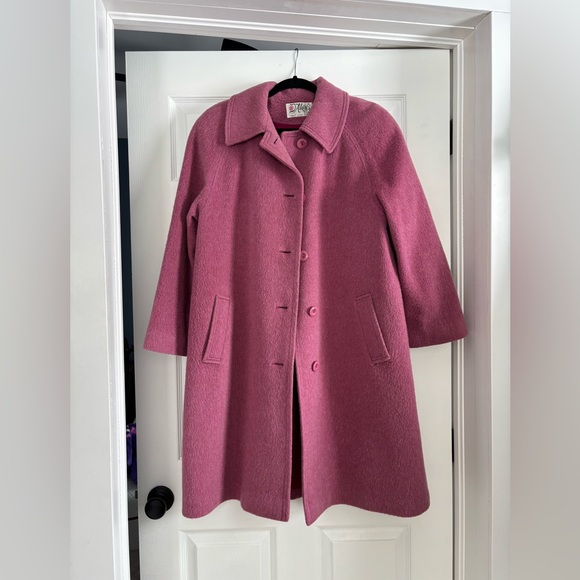 Vintage D’Allaird’s wool coat, dusty pink with magenta lining. Made in Canada. - Picture 2 of 10